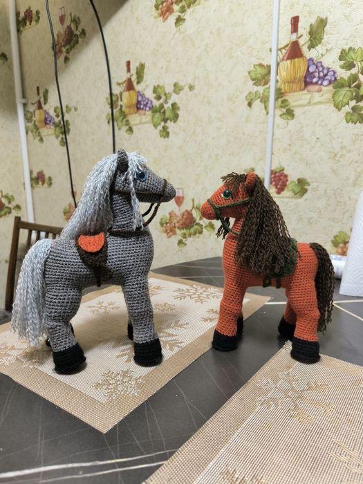Продаю лошадки вязаные