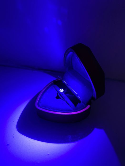 Продам серебрянное кольцо (925 проба)