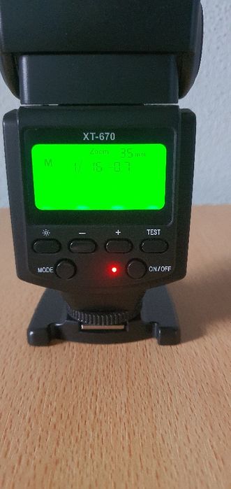 Vând blitz compatibil cu Nikon