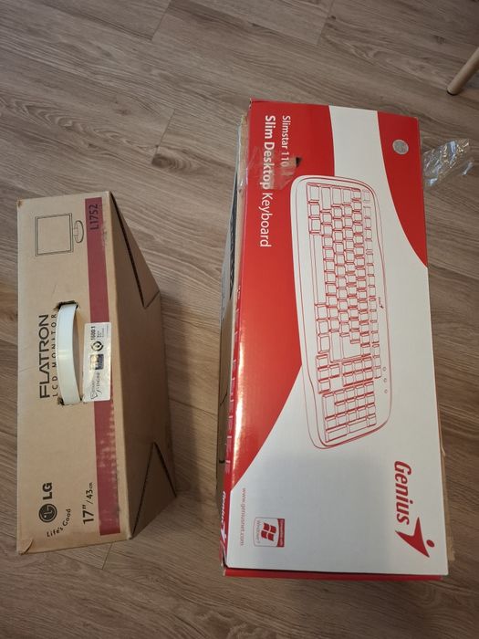 Настолен компютър и монитор