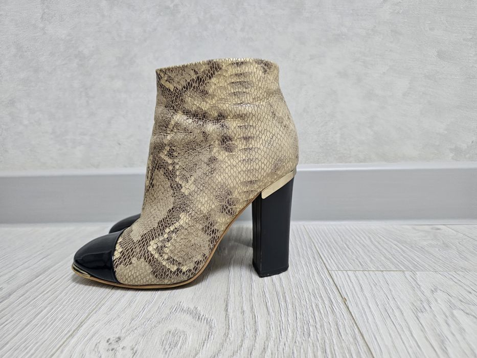 Продам женские ботинки