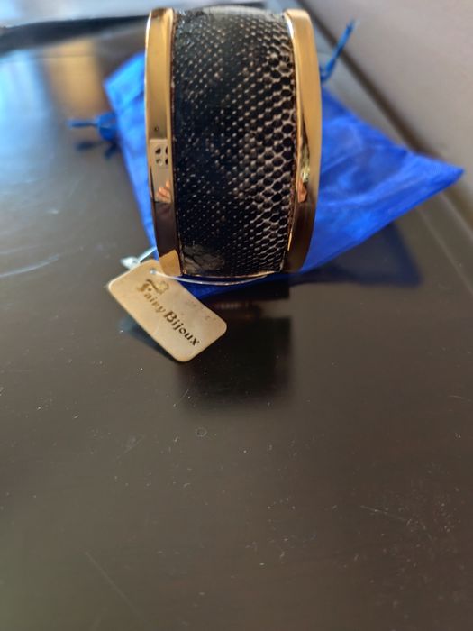 Дамска гривна с кожа