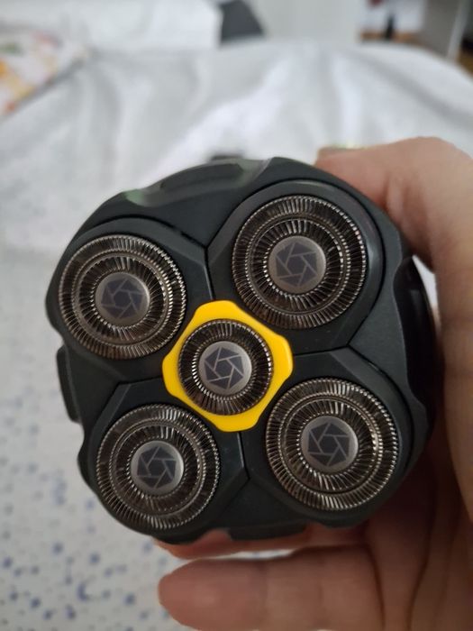Aparat de ras electric cap si fata