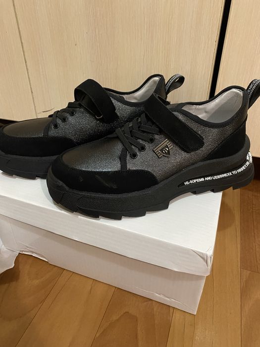 Новая кроссовка женская рр 36