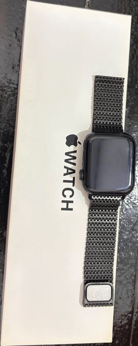 Ceas Apple SE2, cutie + curea metalica