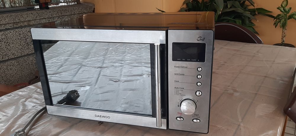 Микровълнова фурна с грил Daewoo 23л.