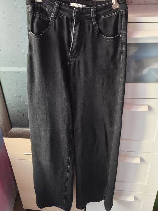 Черные прямые джинсы