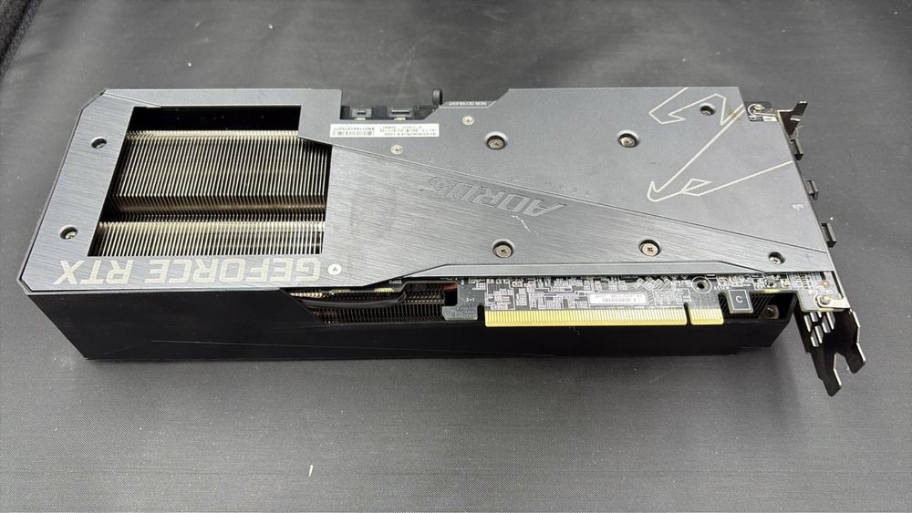 Vând Gigabyte AORUS GeForce RTX 3060 ELITE 12 GB GDDR6 Stare