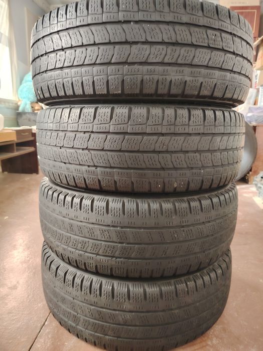 Шыны 215 65 R16 C зимняя made in Romania 4 штук.