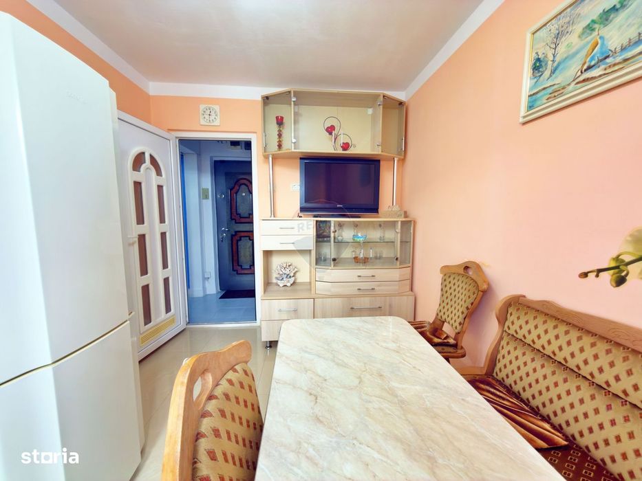 Apartament cu 3 camere de închiriat în zona Intim