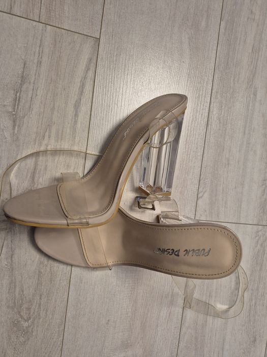 Sandale Public Desire