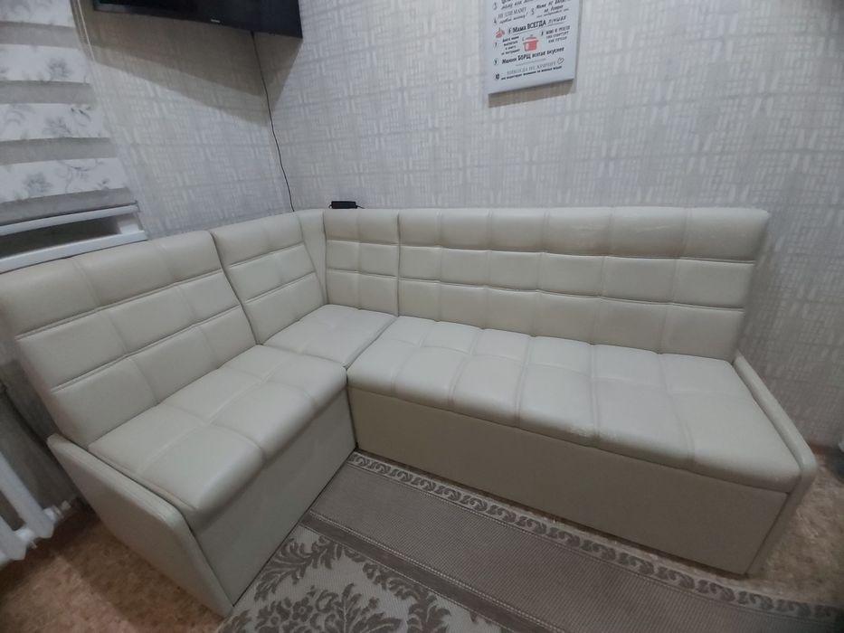 Продам кухонный угловой диван!