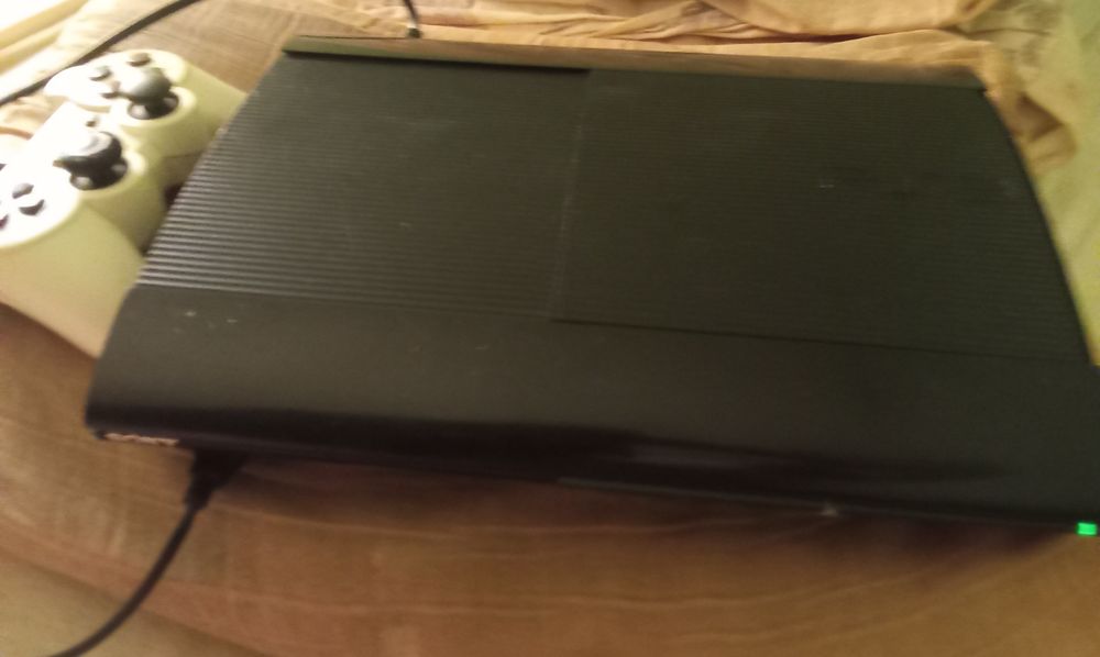 Плейстейшън 3 супер  слим/ playstation 3 super slim