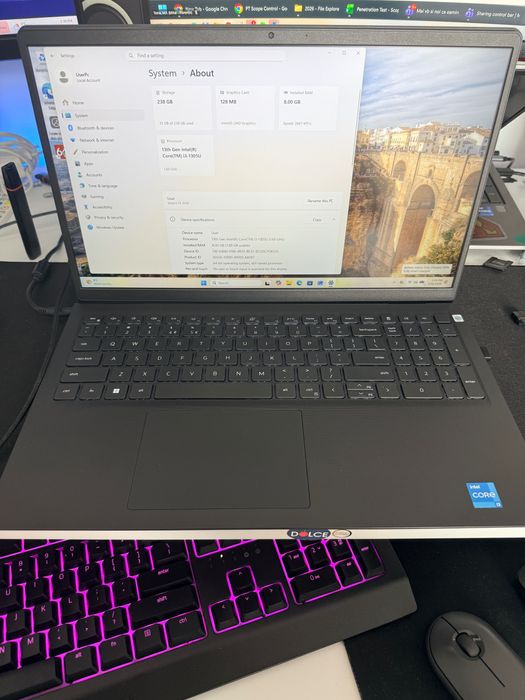 Dell Vostro 3530 nou Intel Core i3-1305U 4.5 GHz 8GB DDR4, 256TB SSD