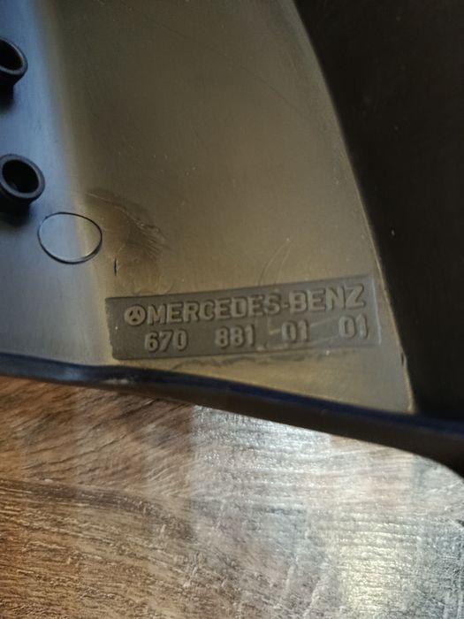 Декоративна вежда  дясна Mercedes 814  Vario