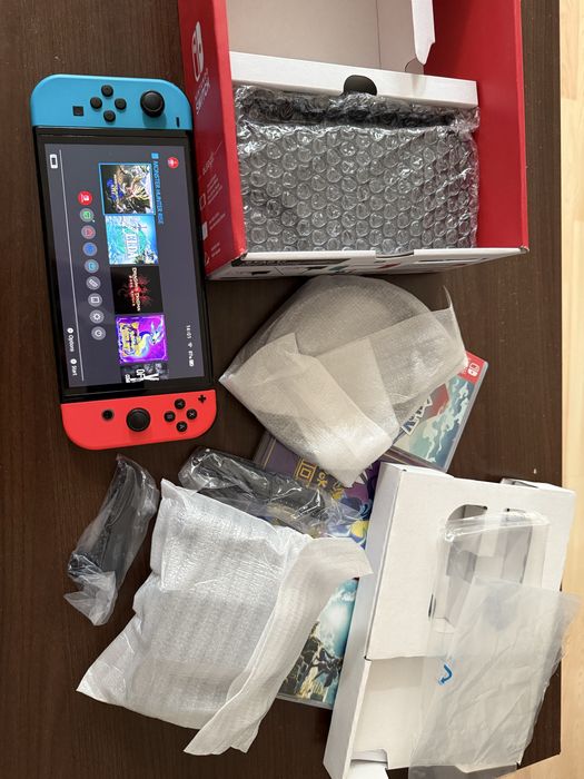 Nintendo Switch 1 OLED plus 3 jocuri