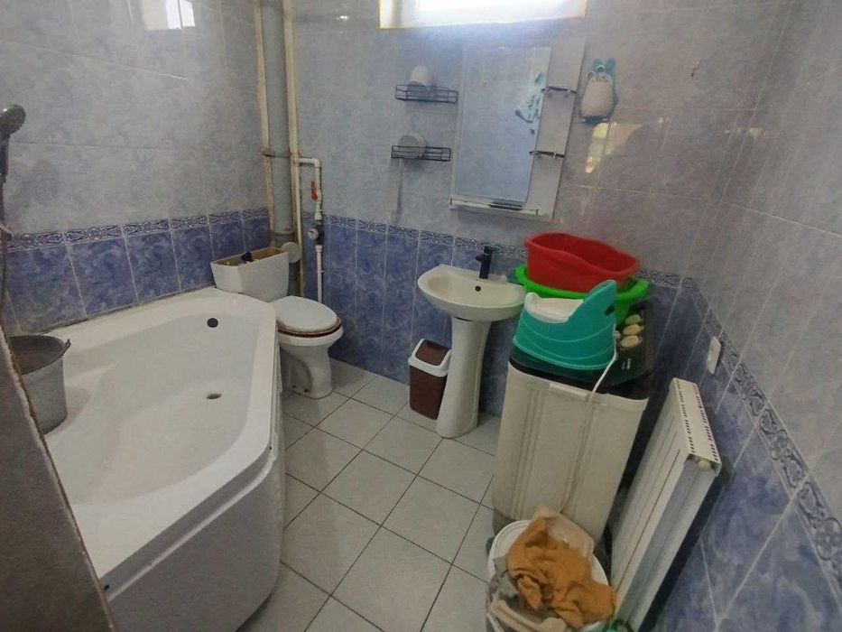 Payshanba sh 3 xonali uy sotiladi