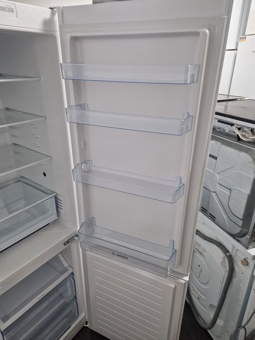 Хладилник с фризер Bosch A++ No Frost