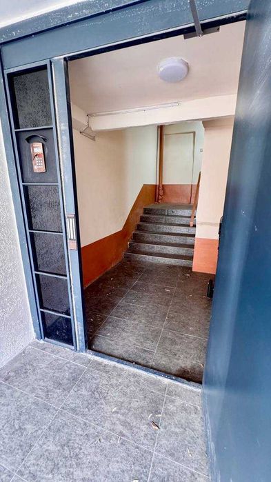 Продается большая 4-комн квартира на ул. Садыка Азимова. 100м2 Центр