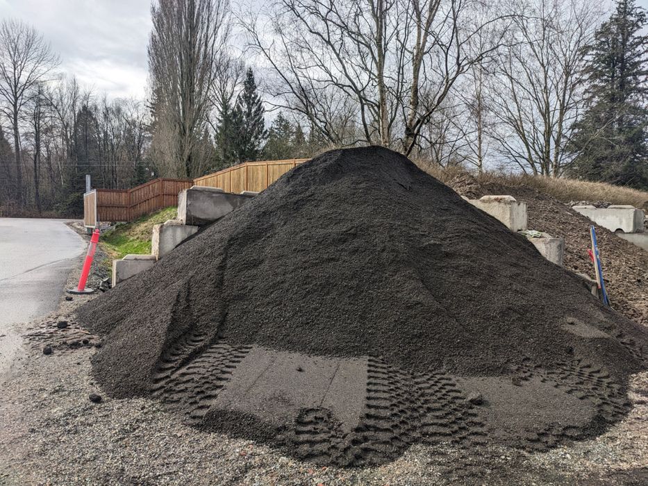 Pamant negru vegetal/ asfalt frezat/ pamant umplutura/ beton concasat