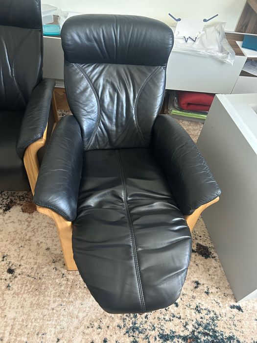 Canapea neagra de piele HIMOLLA