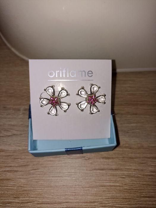 Обеци нови в кутийка