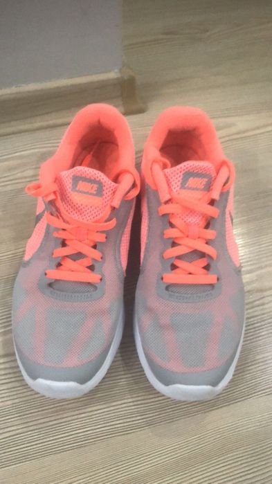 Дамски маратонки Nike