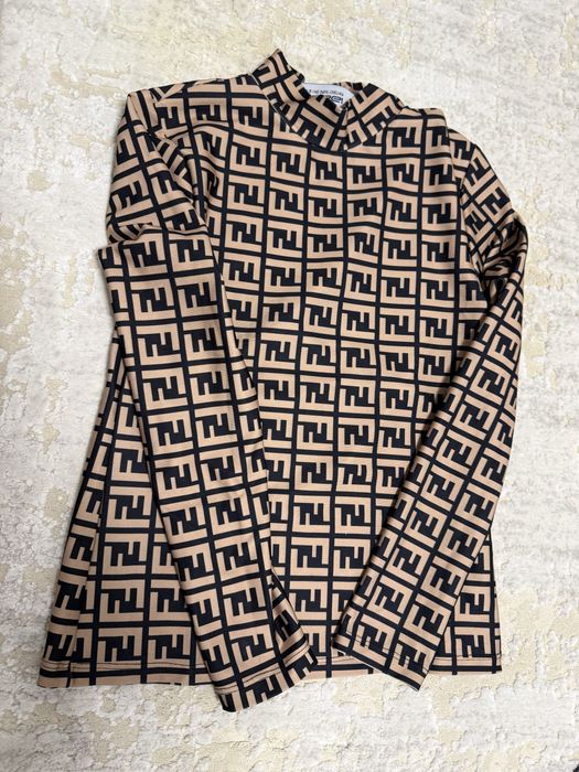 Bluza crem noua.  .