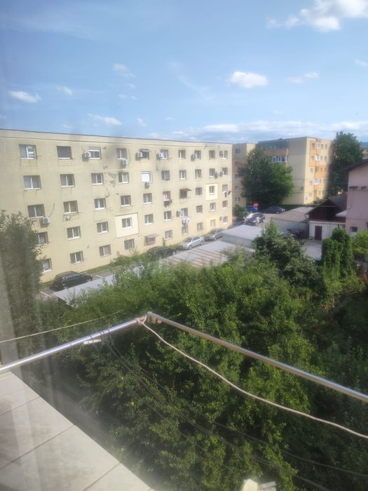 Persoana fizica vând garsonieră 21 mp + garaj de tabla + spatiu depozitare