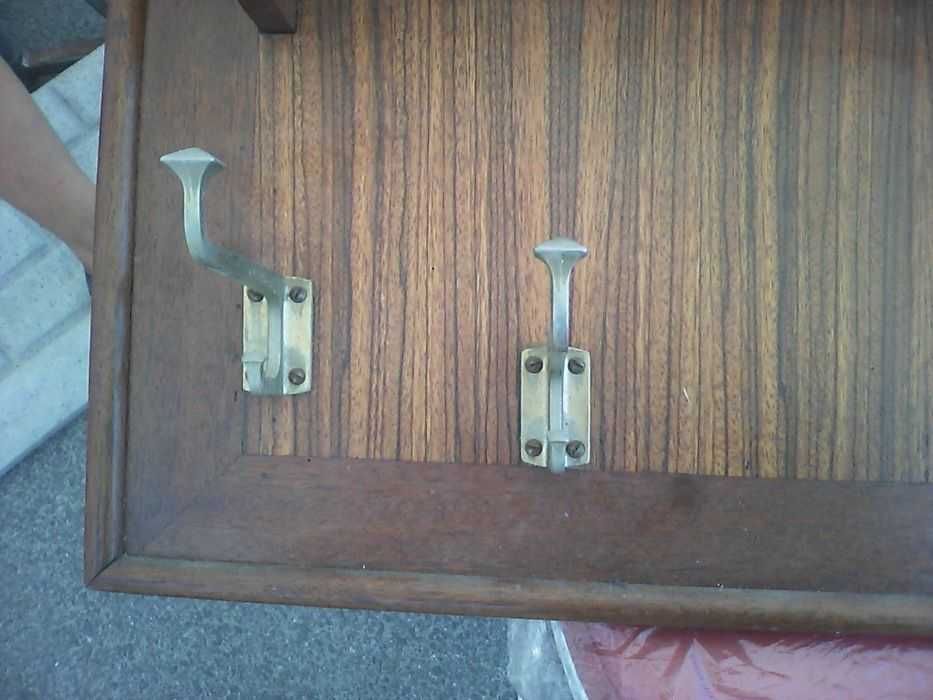 Cuier din lemn cu patru agatatori