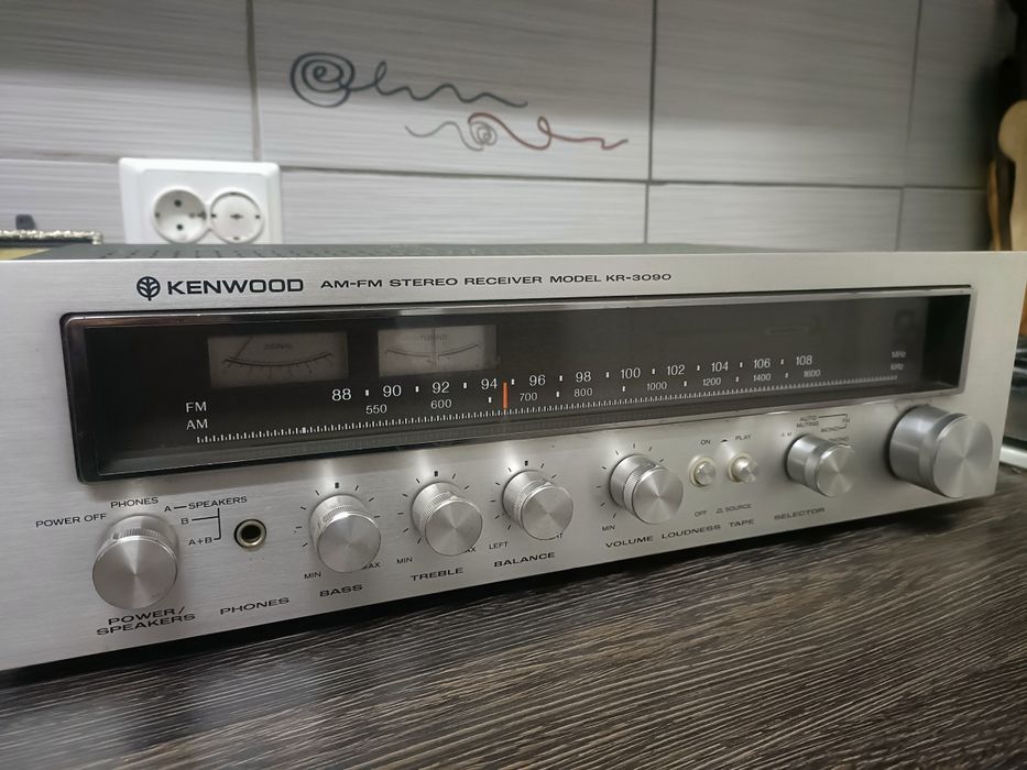 Amplificator Kenwood defect