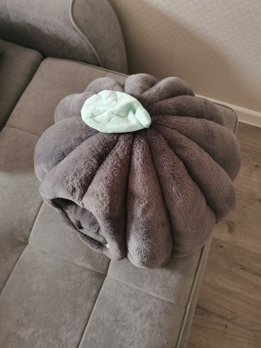 Плюшевый домик для питомца