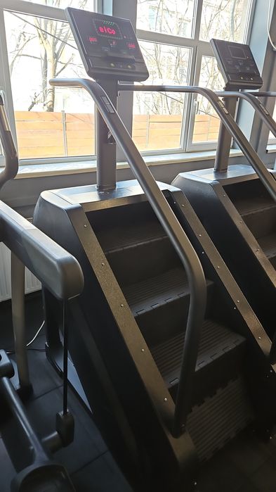 Aparatura  sala fitness, scari rulante, banci impins