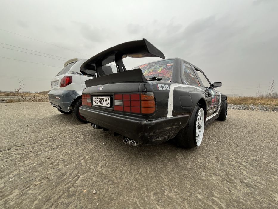 Bmw e30 90km tezligi 1/10masshtab rc pultli moshinasi