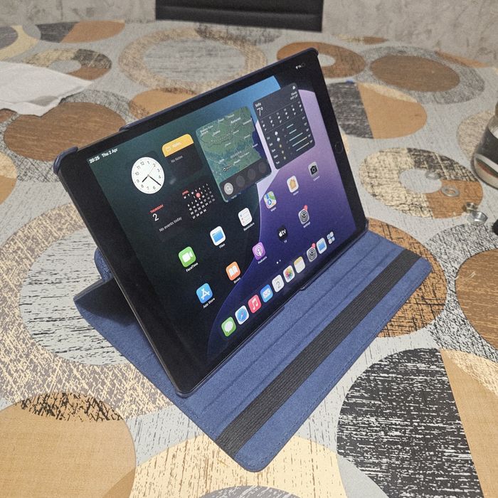 iPad Air 3th Generation 64GB + кожен кейс