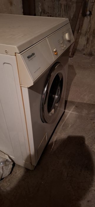 Продавам пералня Miele