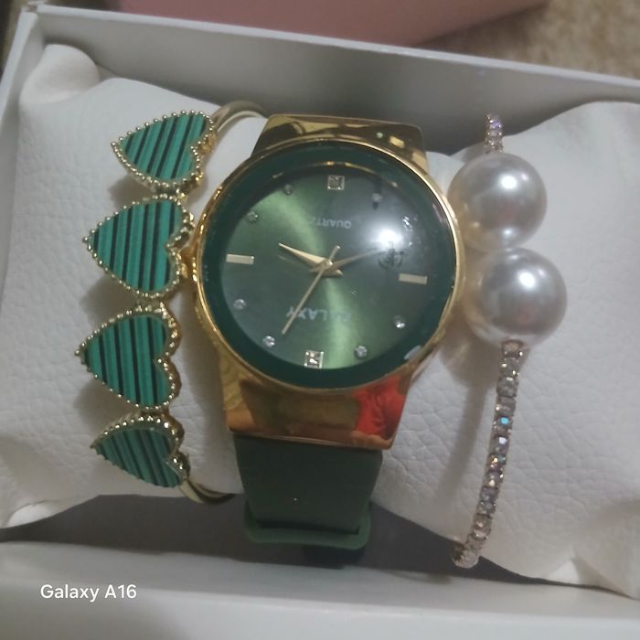 Qol soatlar sotiladi. Karobkada