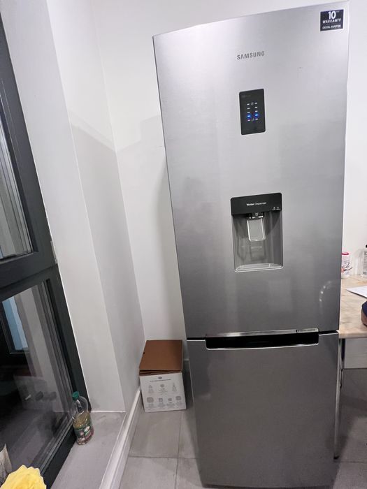 Frigider Samsung digital cu dispenser  de apa