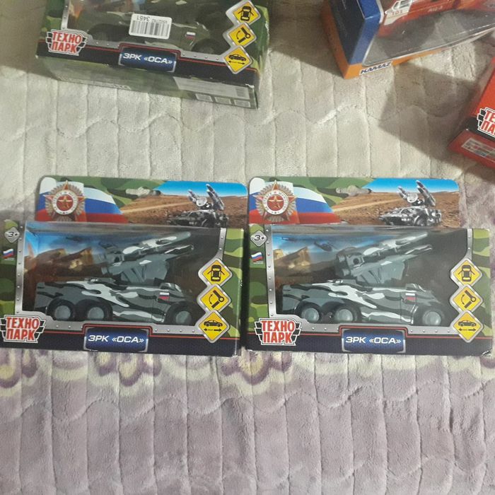 Военная игрушечная техника .