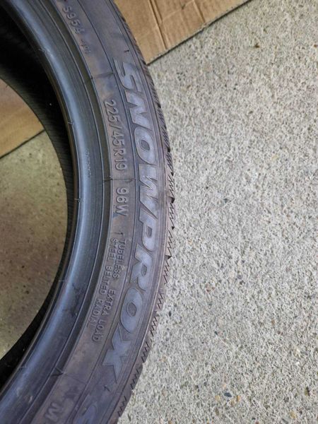 2 броя Toyo R19 225/45/ 
зимни гуми 
DOT1819