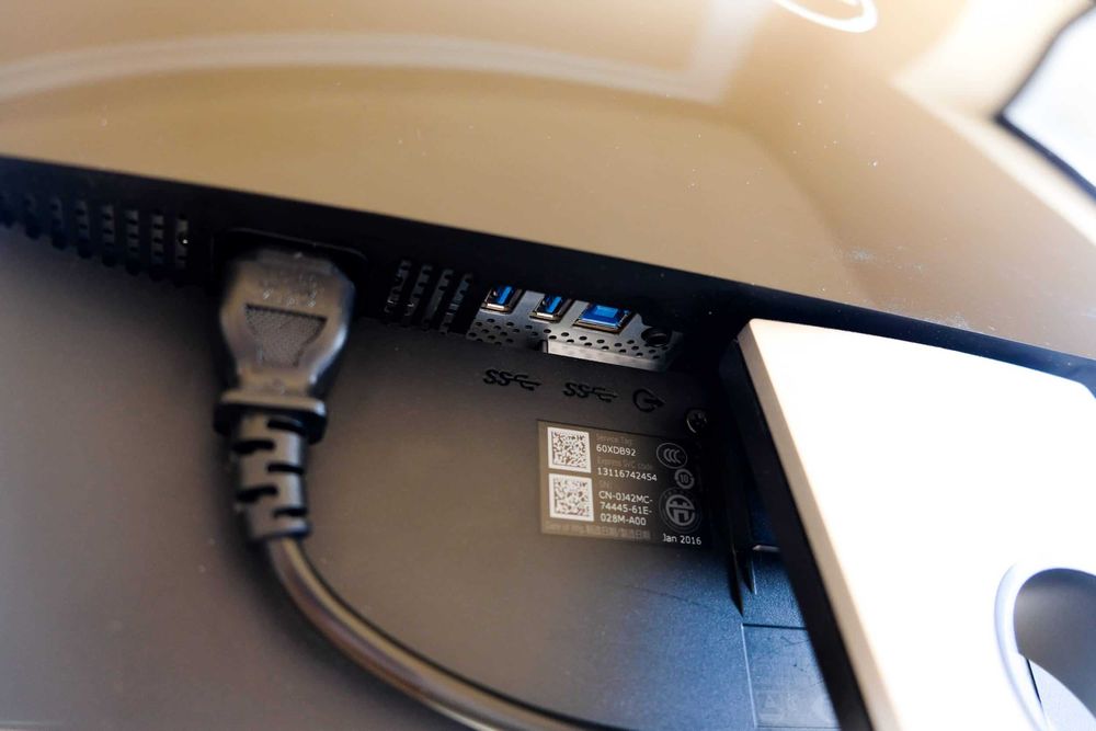 2 броя Монитор DELL Dell 28 Ultra HD 4K Monitor (S2817Qt)