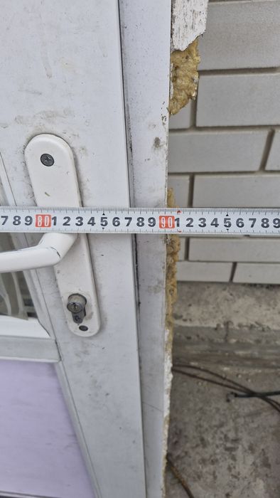 Продам  пластиковый  двер.