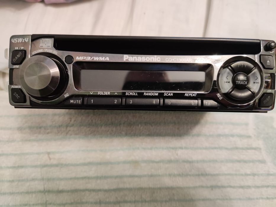 Vînd casetofon Panasonic