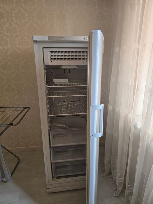 Продам бу морозильная камера Indecit