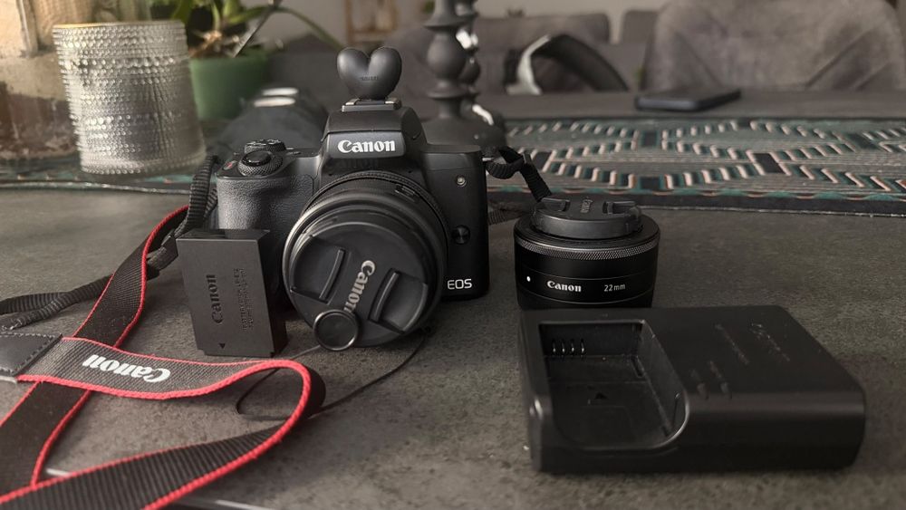 Canon EOS M50 Mark II + 15-45mm IS STM + 22mm f/2 STM + 2 baterii + Card 64GB + Cutii originale – Kit complet