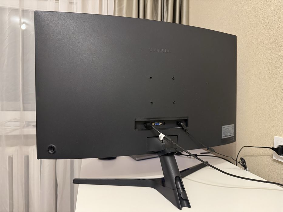 Монитор 31,5’’ Samsung C32R502FHI