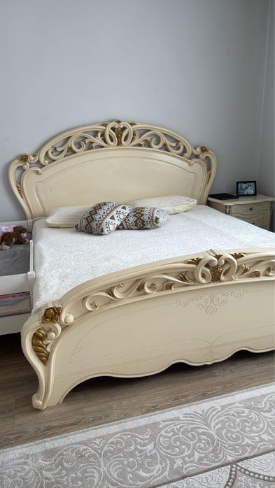 Продам спальный гарнитур