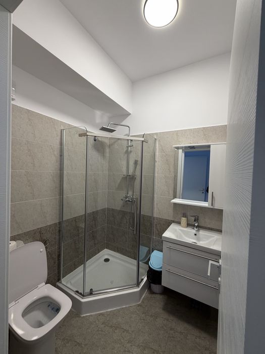 Apartament cu 3 camere de inchiriat
