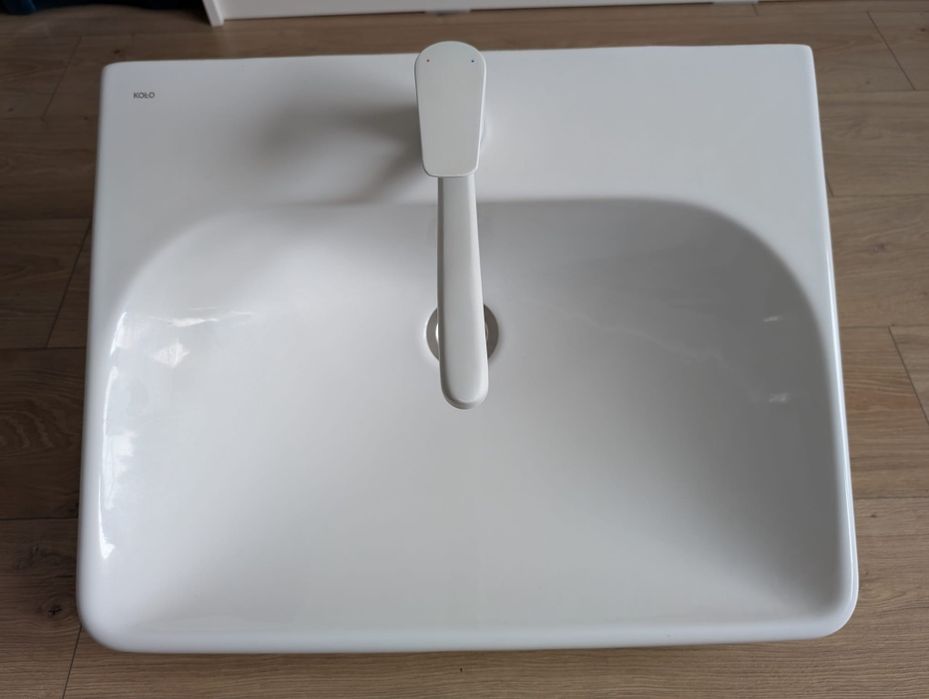 Lavoar alb baie suspendat KOLO din ceramicaa