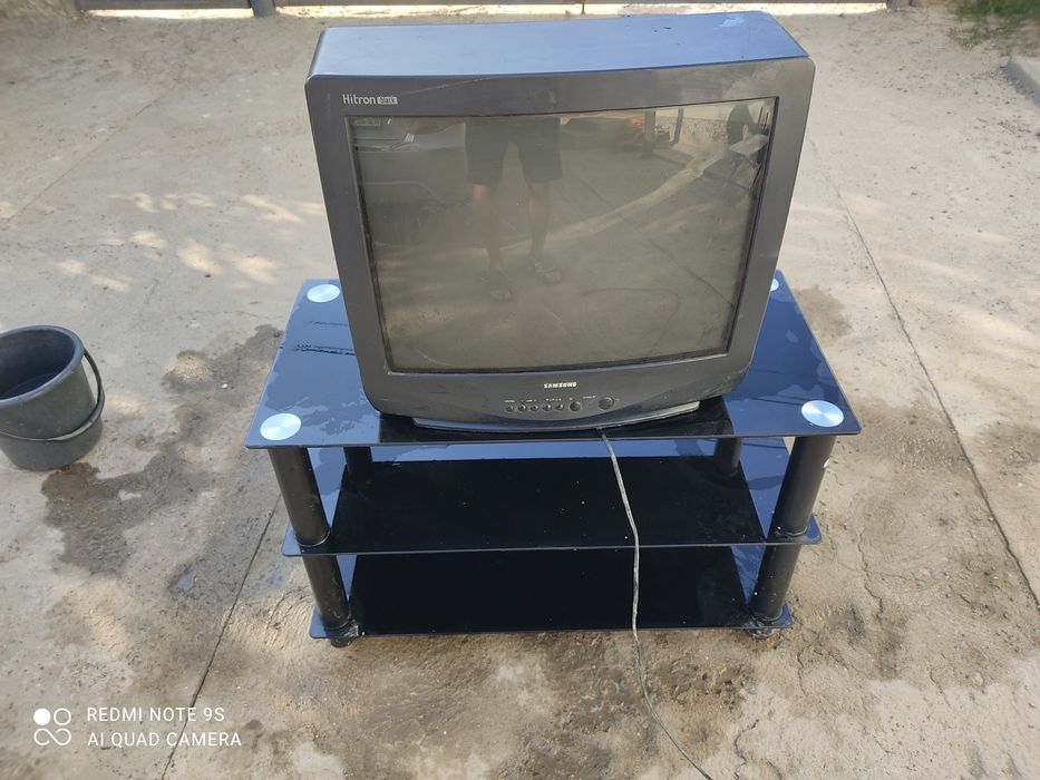 Продам телевизор с подставкой